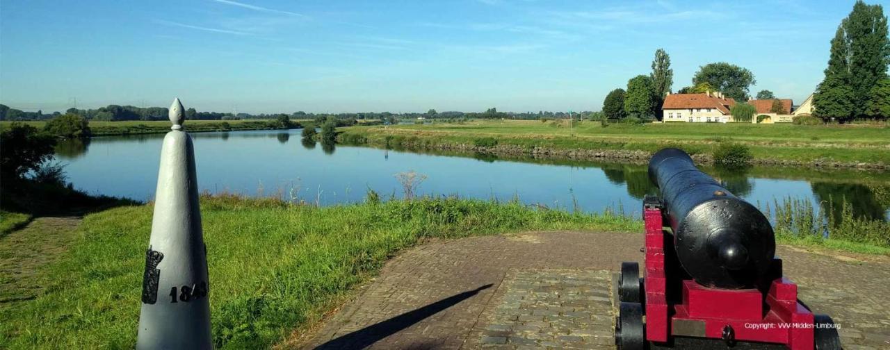 Chalet Or Apartment Nearby Roermond Outlet Stevensweert Dış mekan fotoğraf